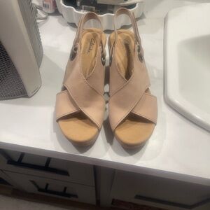 Clarks Women's Cream Sandals